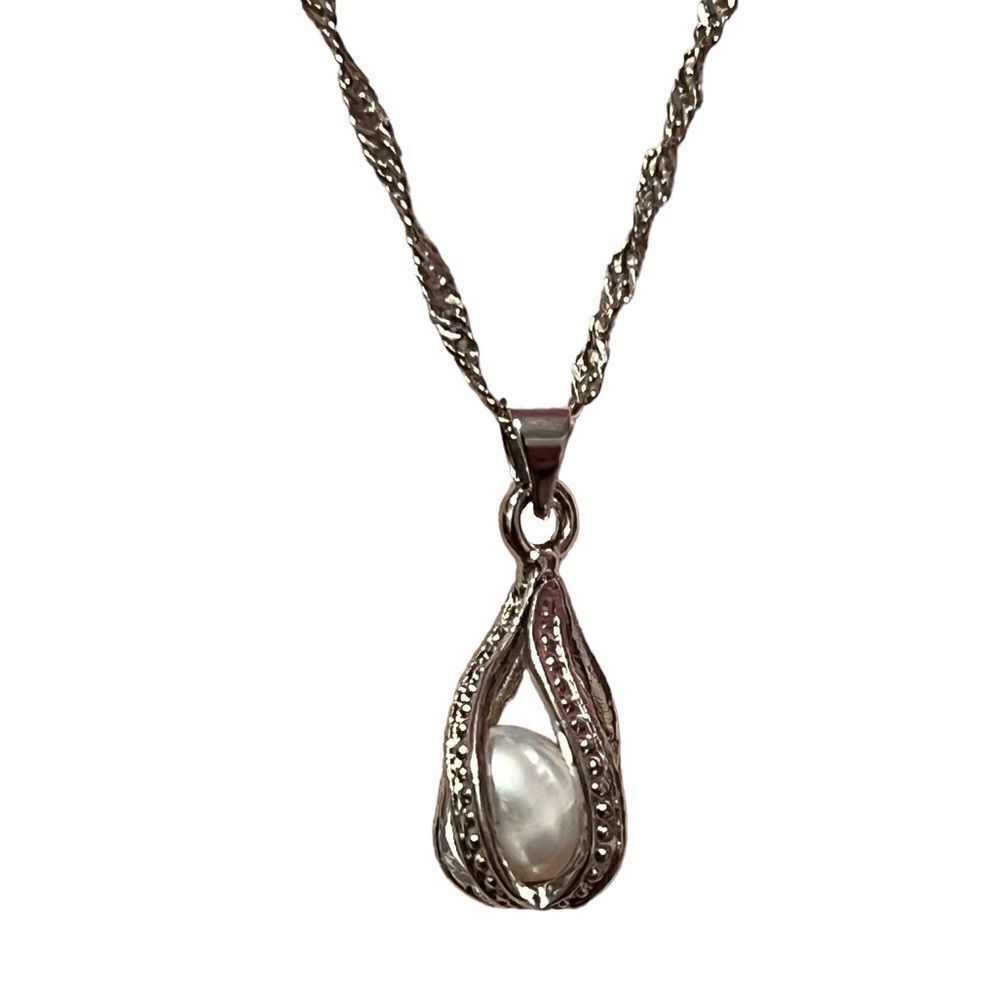 ⭐️3/$25⭐️ Silver Tone Pearl Cage Necklace